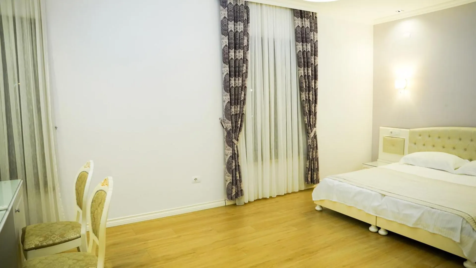 Garden Hotel Elbasan 3*,